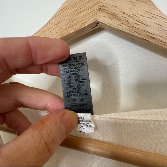 REI 100% Silk Ribbed Sheer V-Neck Longsleeve size medium - Picture 5 of 8